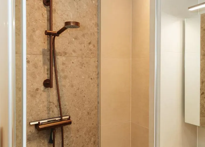 Op12, With Free Parking * 赞德沃特