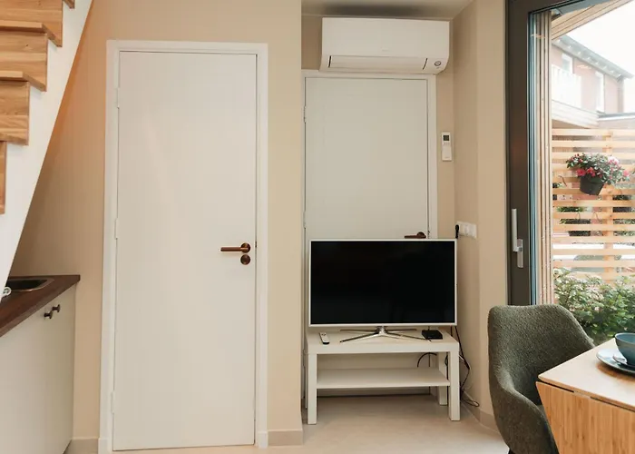 Op12, With Free Parking *